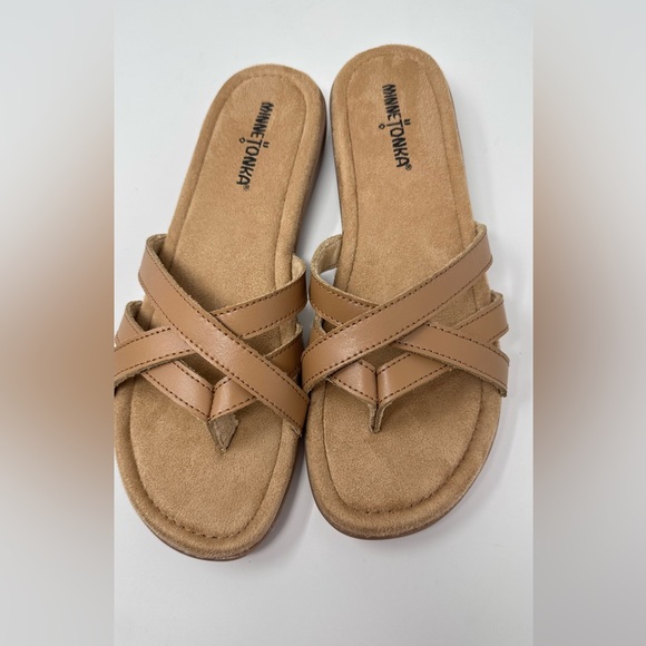 Minnetonka Shoes - Minnetonka Woman’s Sunny White Leather Flip Flop Thong Sandals Shoes 9